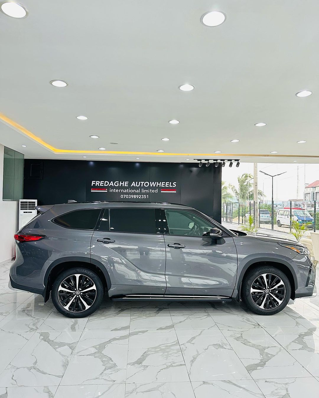 2022-toyota-highlander-xse-fredaghe-autowheels-best-car-dealer-in