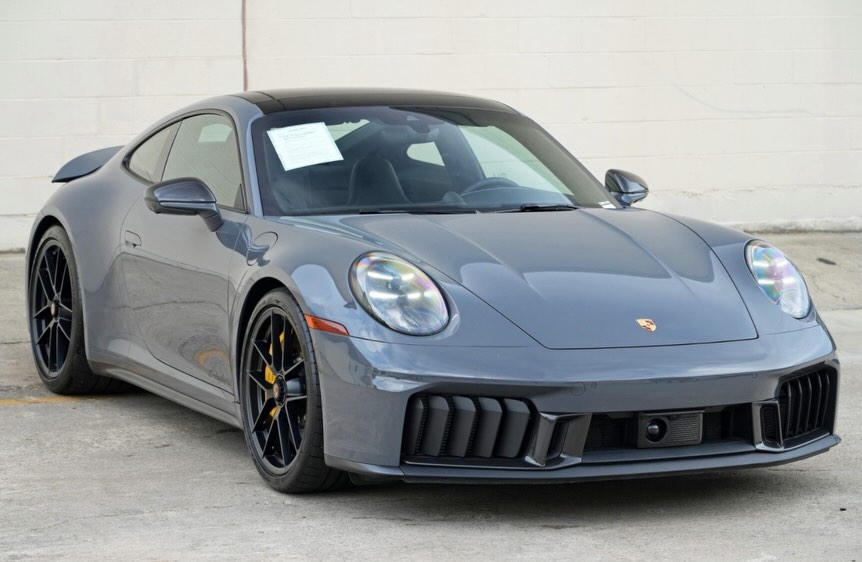 2025 Porsche 911 Carrera 4 GTS