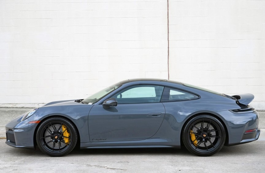 2025 Porsche 911 Carrera 4 GTS