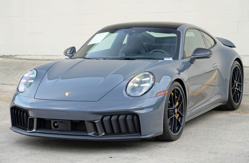 2025 Porsche 911 Carrera 4 GTS