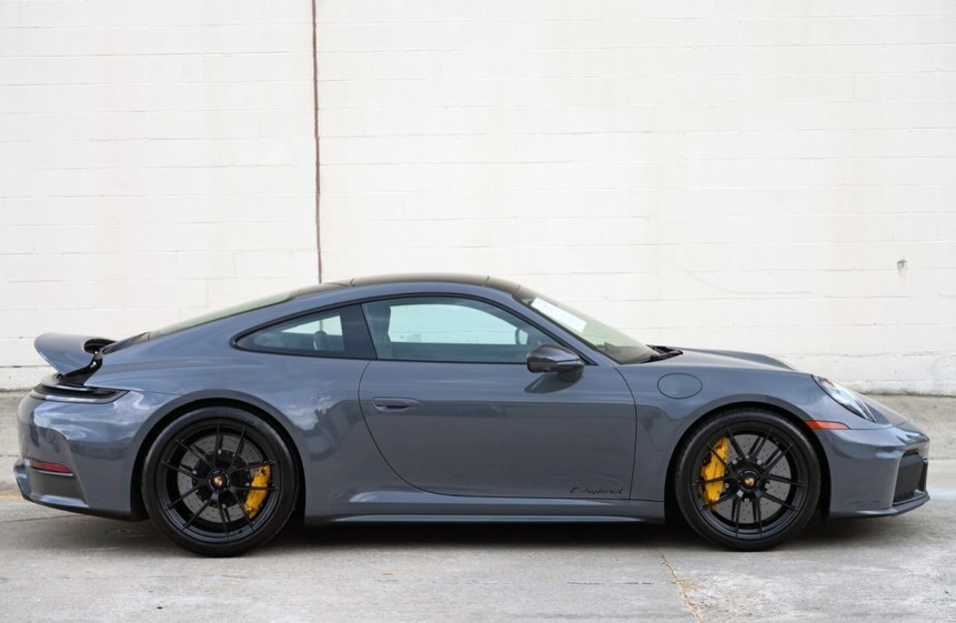 2025 Porsche 911 Carrera 4 GTS