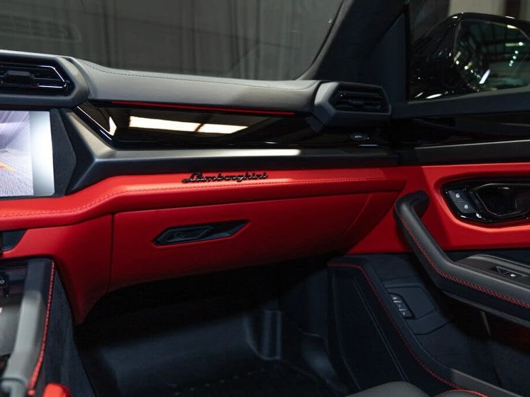 2025 Lamborghini Urus SE