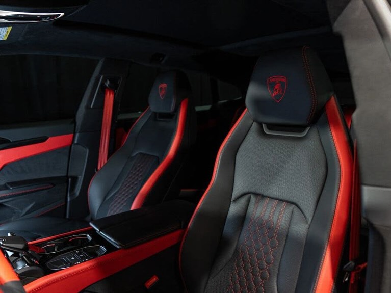2025 Lamborghini Urus SE