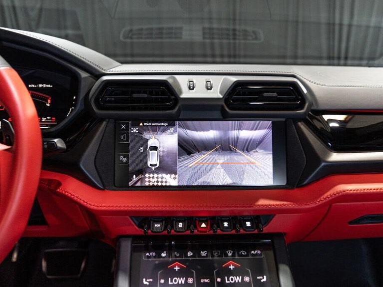 2025 Lamborghini Urus SE