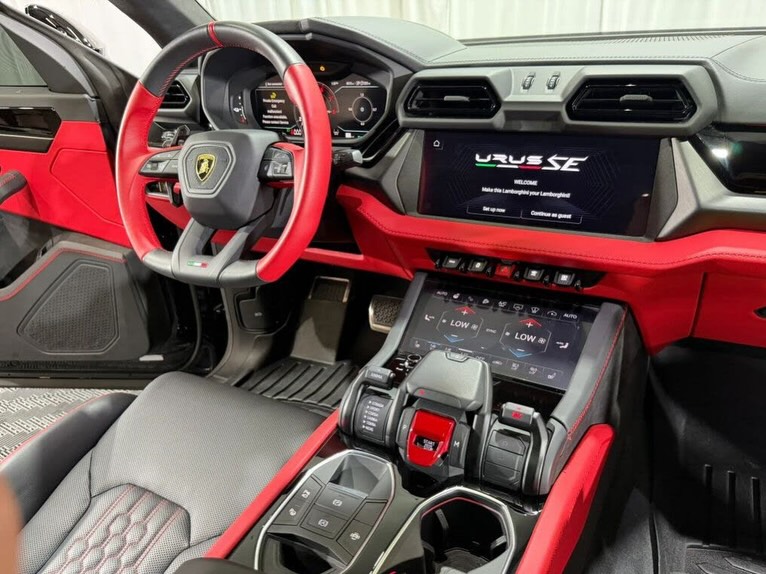 2025 Lamborghini Urus SE