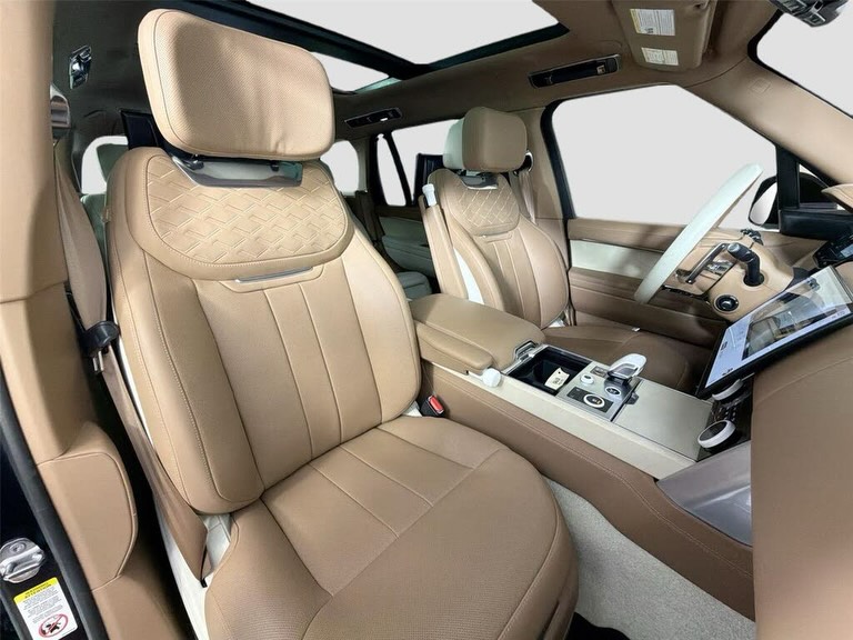2023 Land Rover Range Rover P530 SV Long Wheelbase (LWB)
