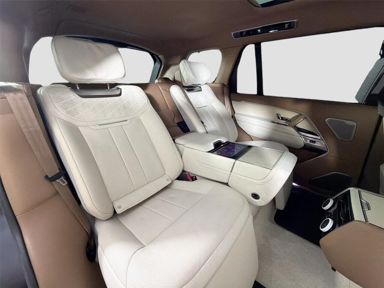 2023 Land Rover Range Rover P530 SV Long Wheelbase (LWB)