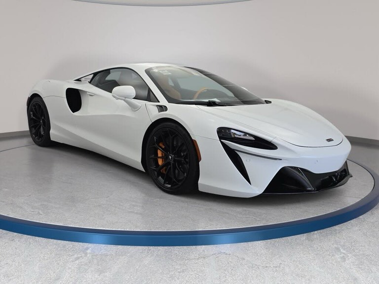 2023 McLaren Artura