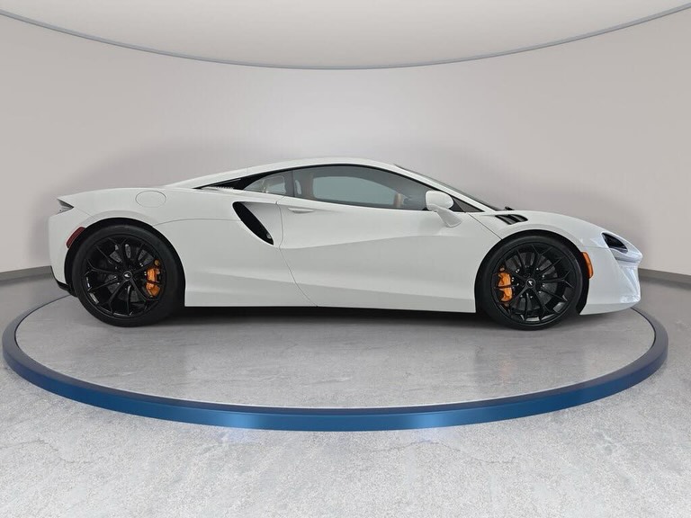 2023 McLaren Artura