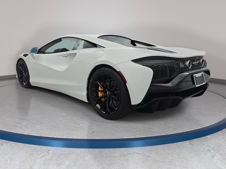 2023 McLaren Artura