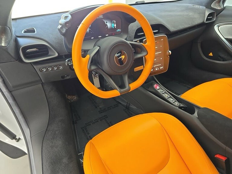 2023 McLaren Artura