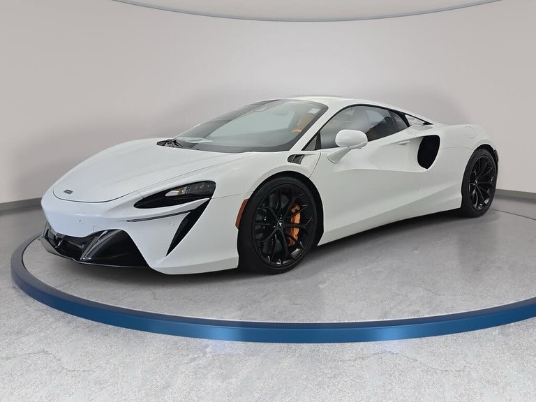 2023 McLaren Artura
