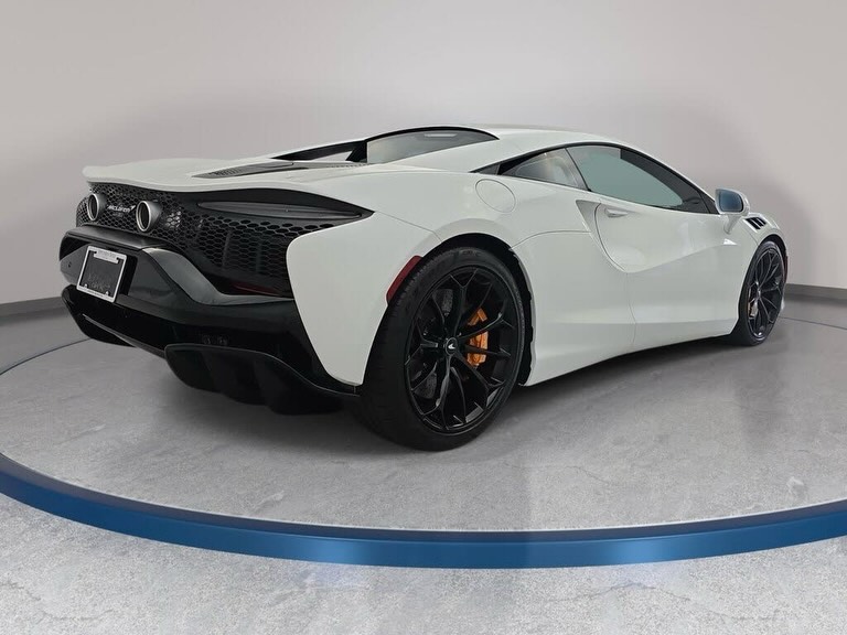 2023 McLaren Artura